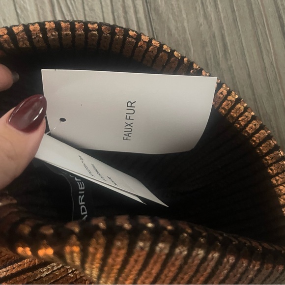 Adrienne Landau metallic beanie with pom - Picture 4 of 7